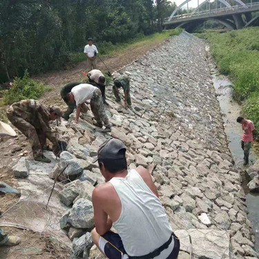 石笼网护堤