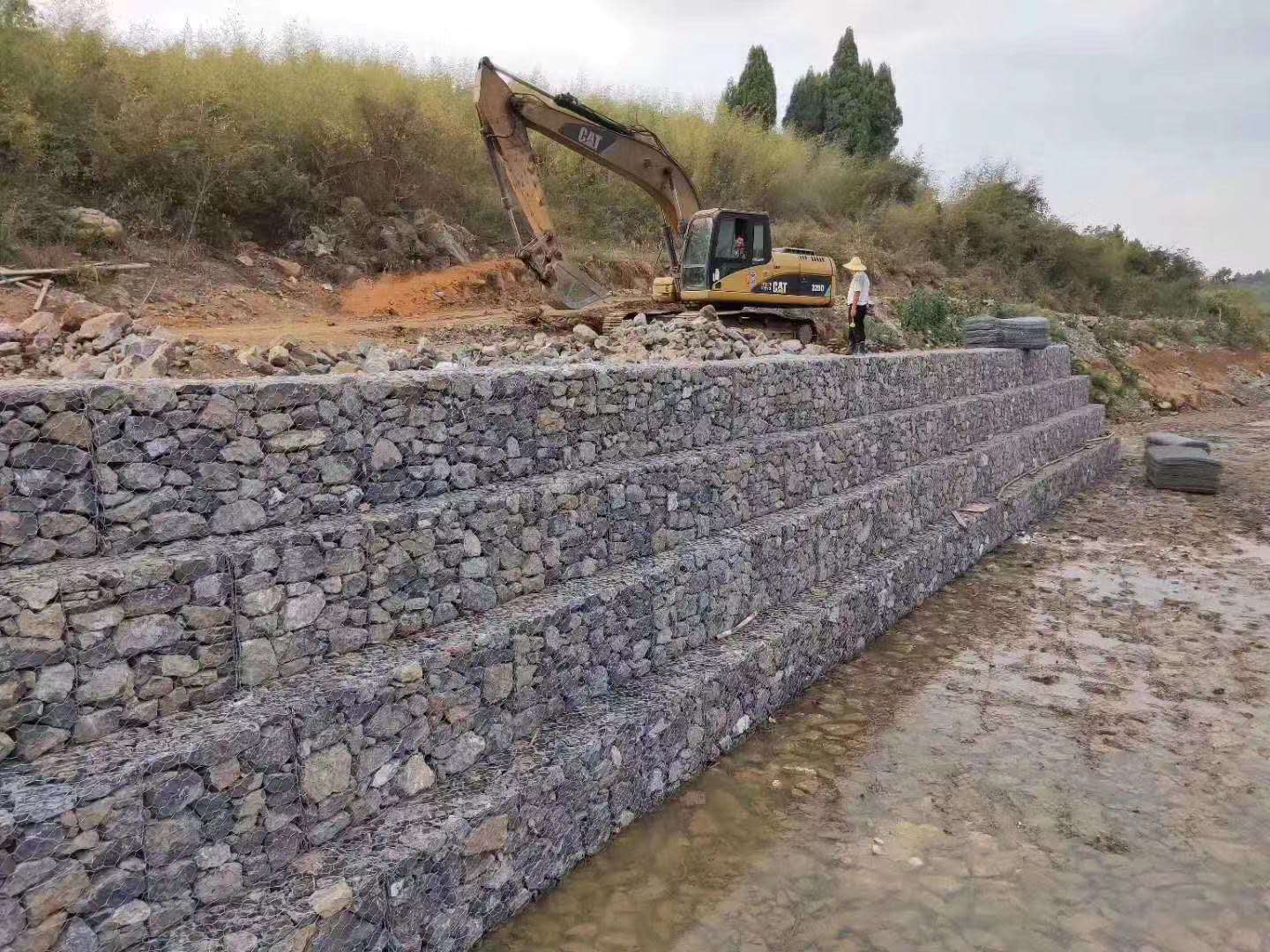 格宾石笼挡墙