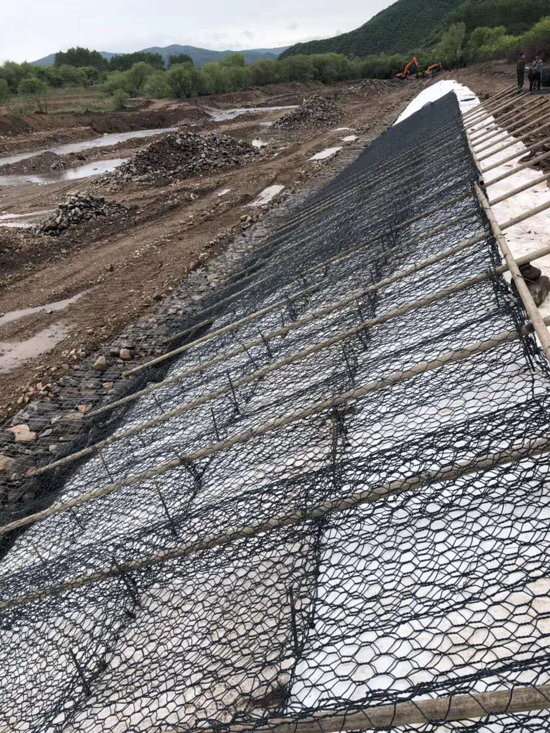 涂塑格宾网护坡